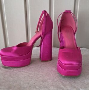 NWOT Dream Pairs Pink Block Platform Heels SZ 8